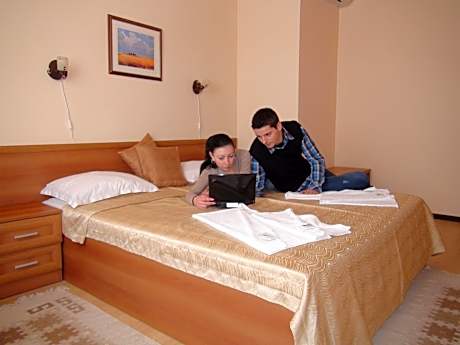 One-Bedroom Suite with Pool Access