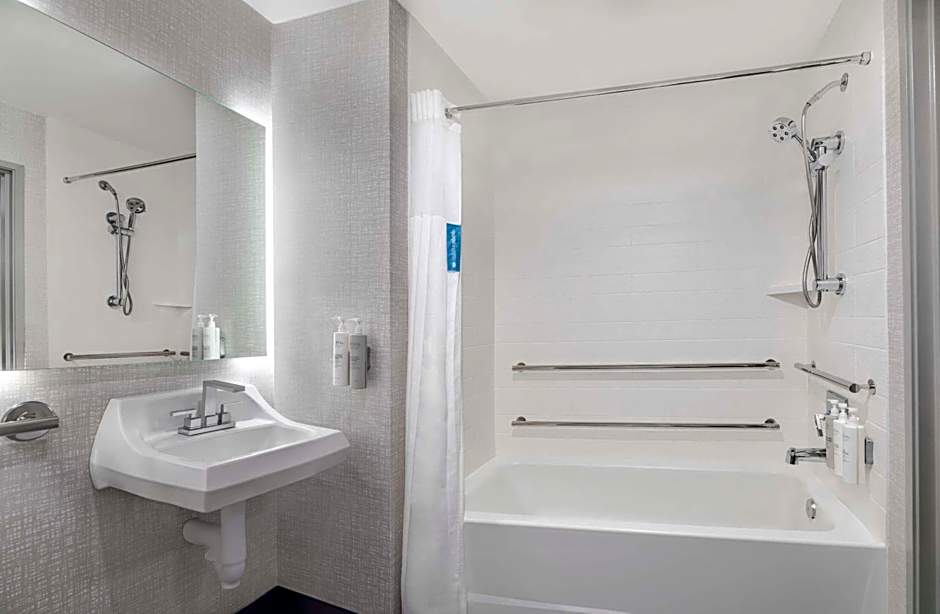 Hampton Inn By Hilton Olathe