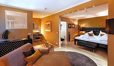 Junior Suite with Lake and Mountain View