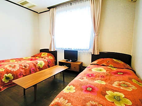 Standard Twin Room with Garden View