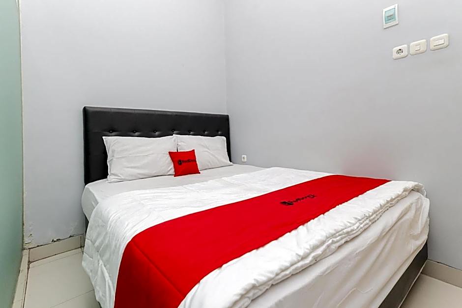 RedDoorz at Ngaggel Jaya Surabaya