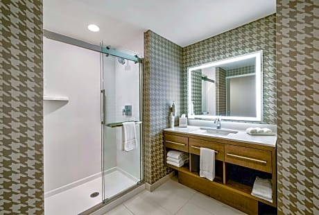 1 Queen Bed Studio Nonsmoking