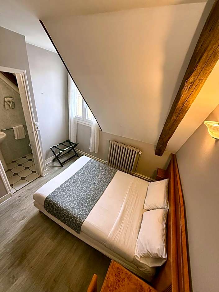 Photo 1 of 7 of Single Room