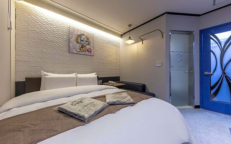 Cheonan Hotel Check-in
