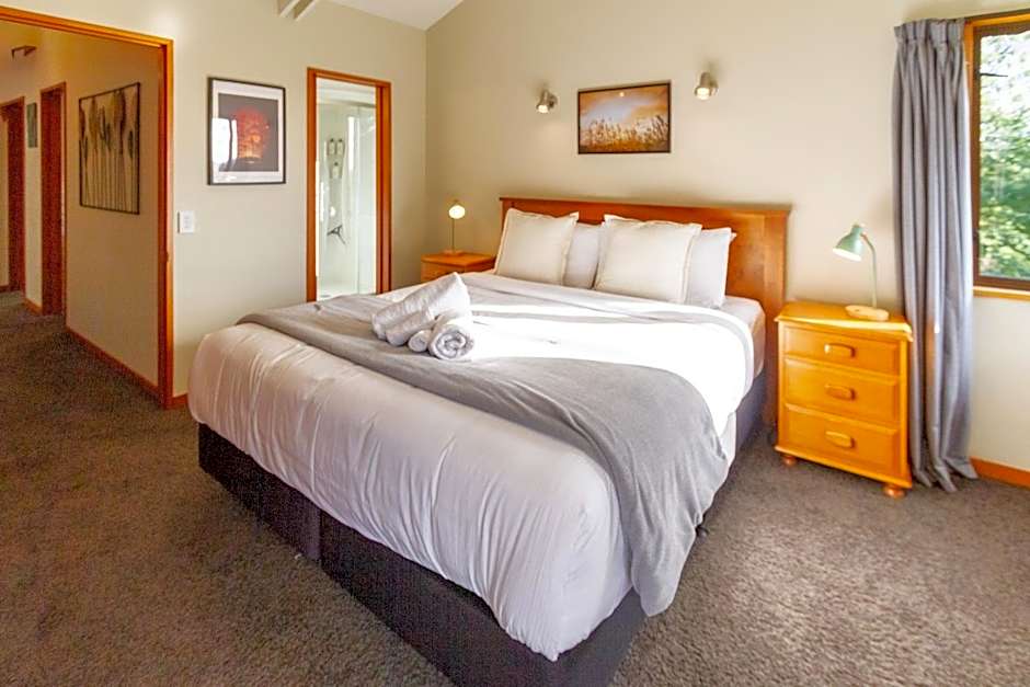 Sherwood Lodge 4-Bedroom Holiday Home with Spectacular Views