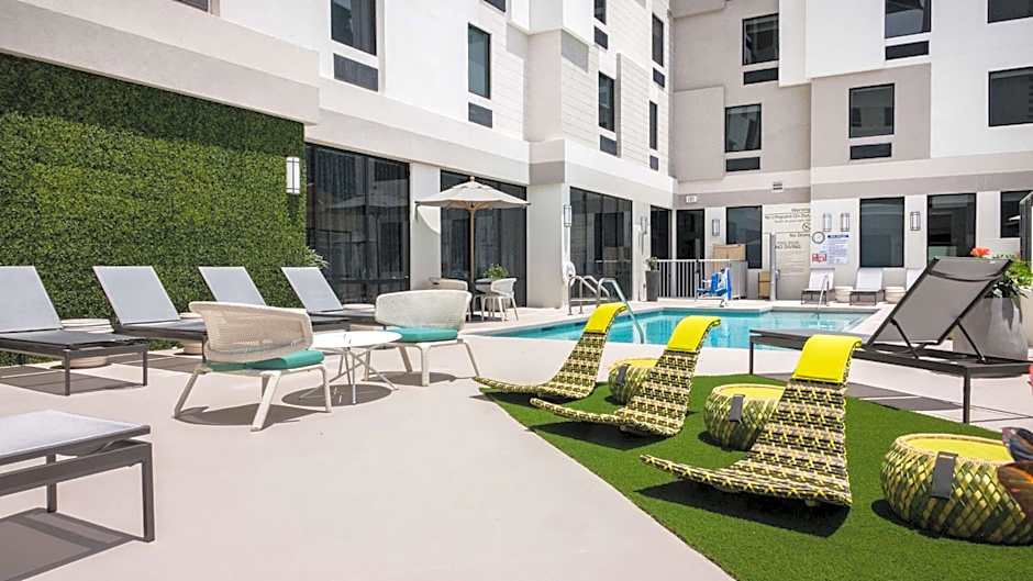 Hampton Inn By Hilton & Suites Miami Midtown, FL