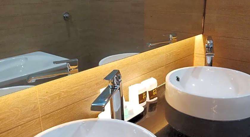 Mayflower Grande Suite Hotel