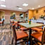 Econo Lodge Inn & Suites Triadelphia - Wheeling