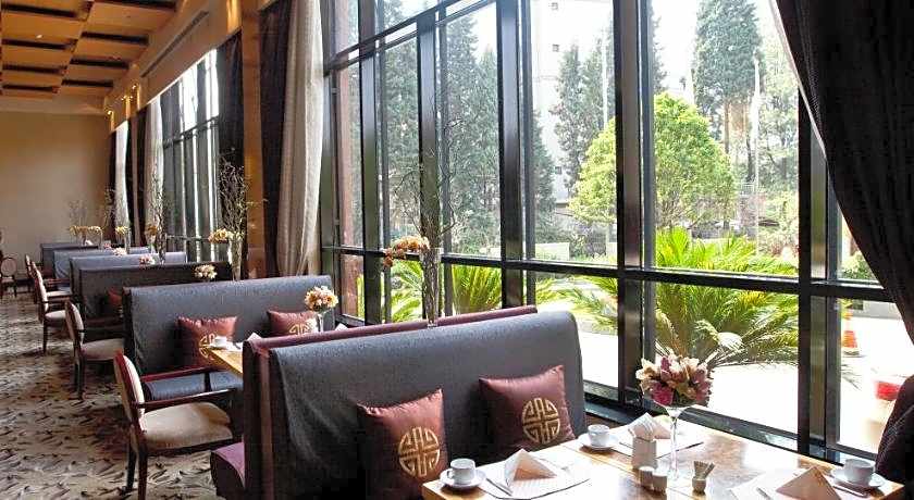 Zhongwei Green Lake Hotel Kunming