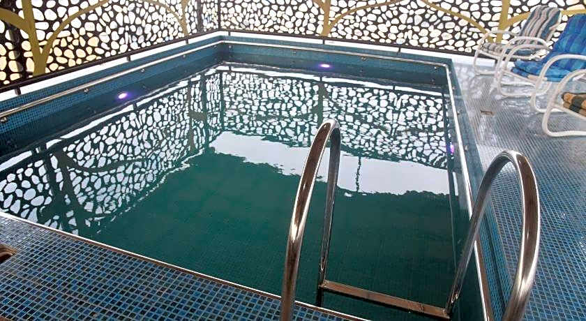 The Rich Hotel & Apartments