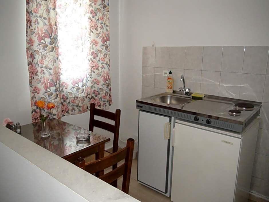 Filoxenia Hotel & Apartments