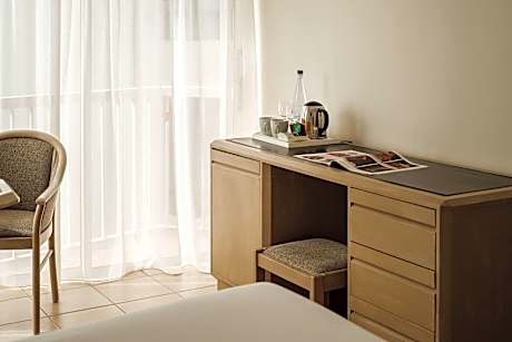 Standard Double or Twin Room, Partial Sea View (1 Double Bed)