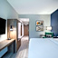 La Quinta Inn & Suites by Wyndham Chattanooga Downtown/South