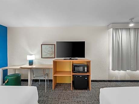 Queen Room with Two Queen Beds and Mobility Accessible Tub