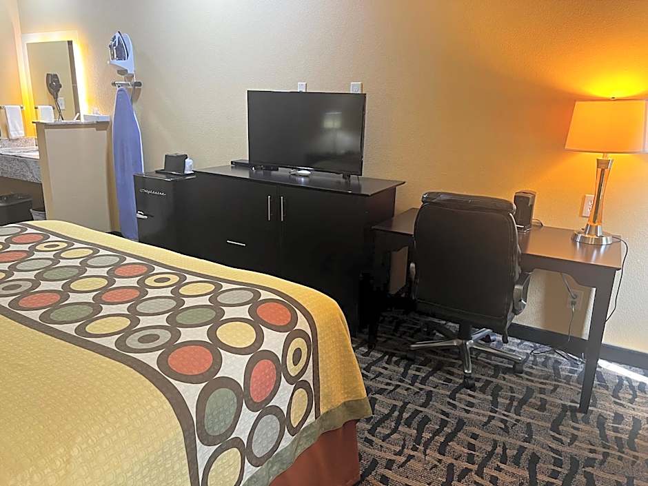 Super 8 by Wyndham Pasadena