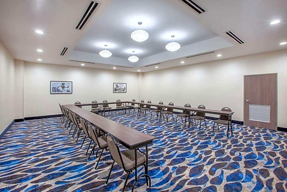 La Quinta Inn & Suites by Wyndham Dallas - Duncanville