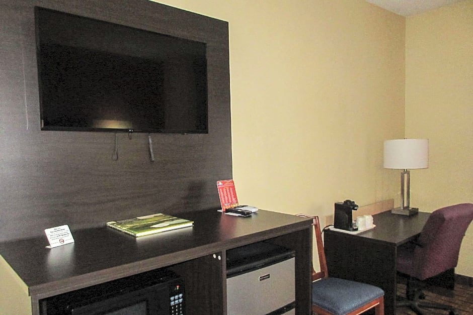 Quality Inn & Suites Benton Harbor - St. Joseph