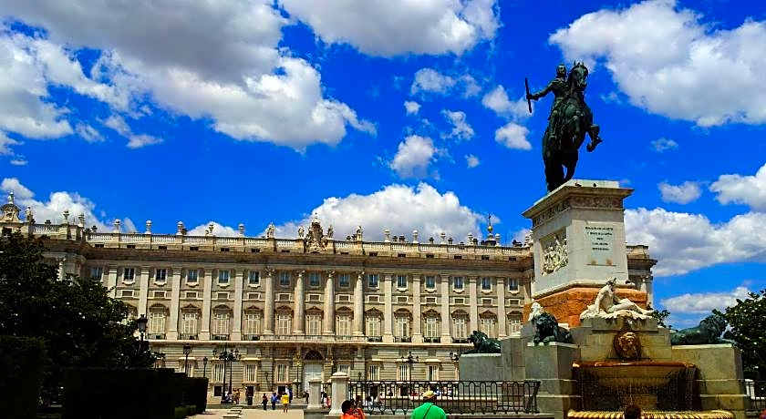 GRAN VIA VALVERDE Apartaments & ROOMS PARKING