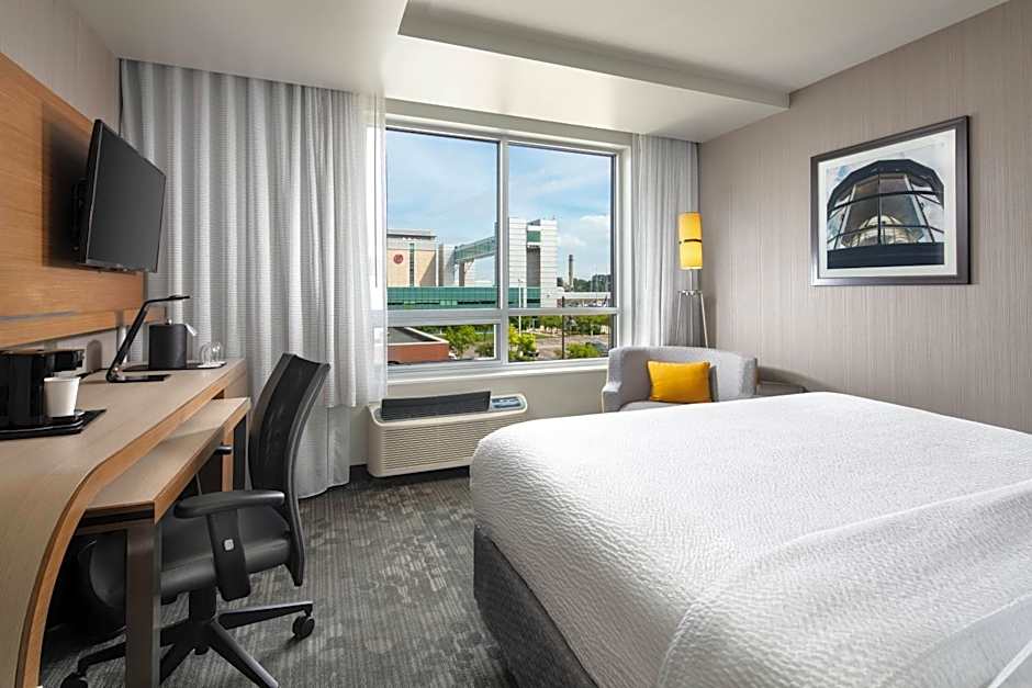 Courtyard by Marriott Erie Bayfront