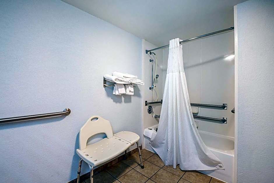 Clarion Inn Cleveland near University