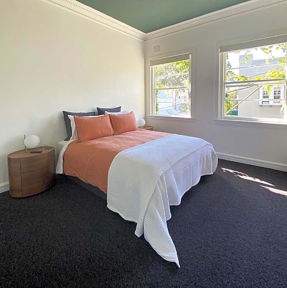 Photo 1 of 1 of 1 Queen Bed