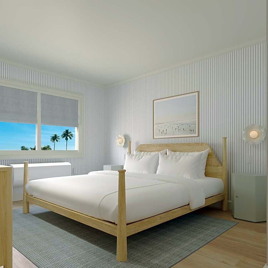 Bay Shores Peninsula Hotel