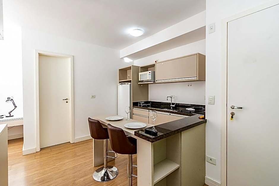 Apto em frente ao shopping com piscina aquecida