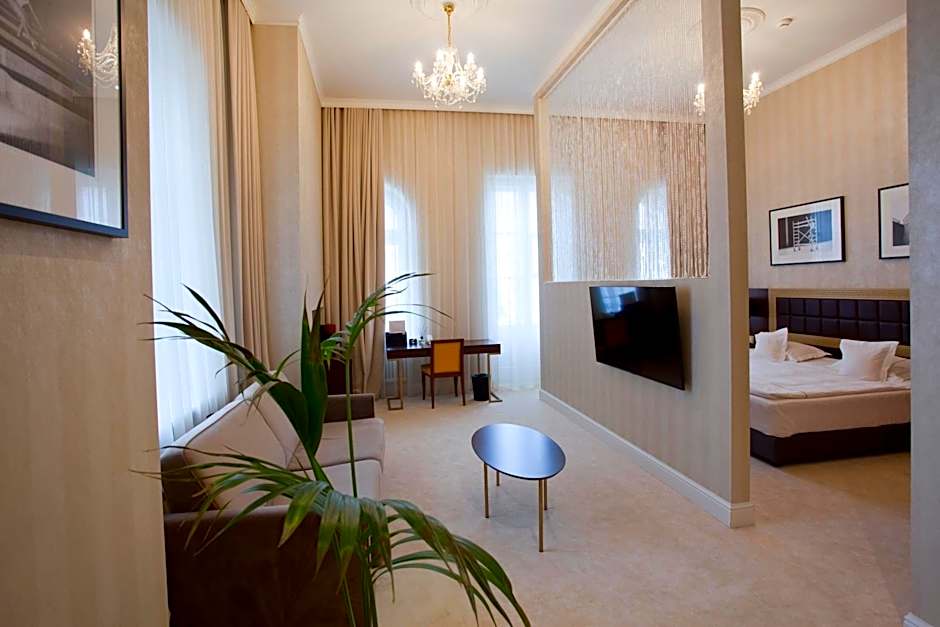 Tiffi Old Town Hotel