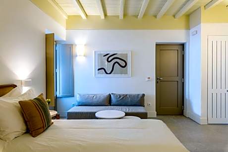 Connecting Rooms with Pool View