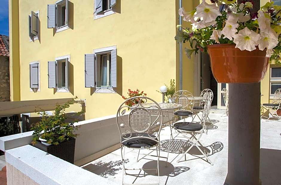 Aspalathos Residence