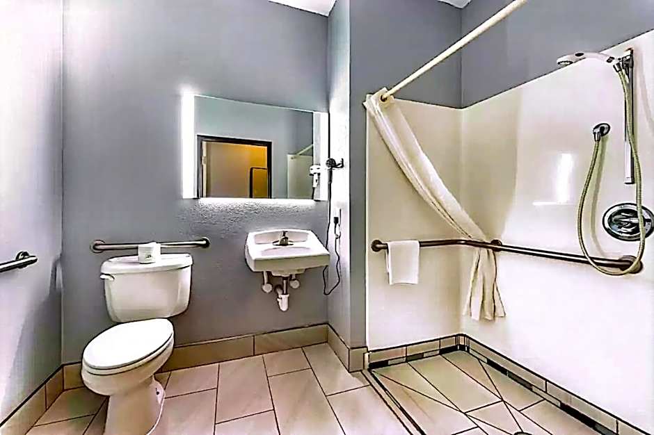 Quality Inn & Suites Manhattan