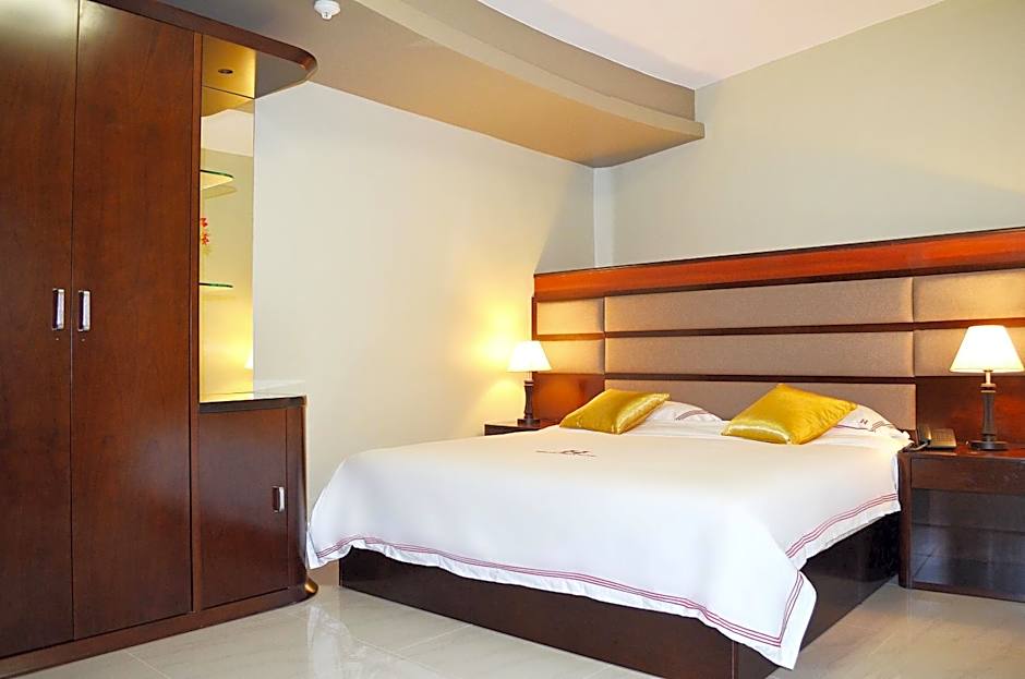 Hillside Plaza Hotel