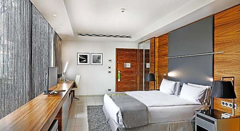 Warwick Stone 55 Hotel