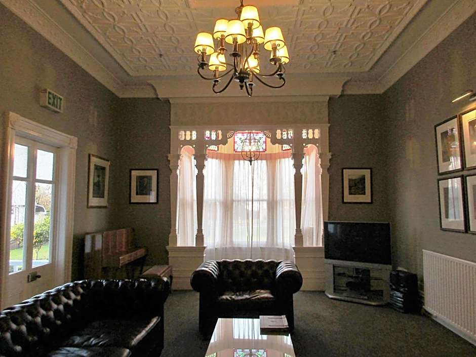 Valmai House & Motel Cambridge