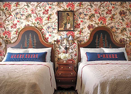 Graduate Queen Room with Two Queen Beds