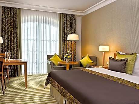 Deluxe Double Room with Side Sea View