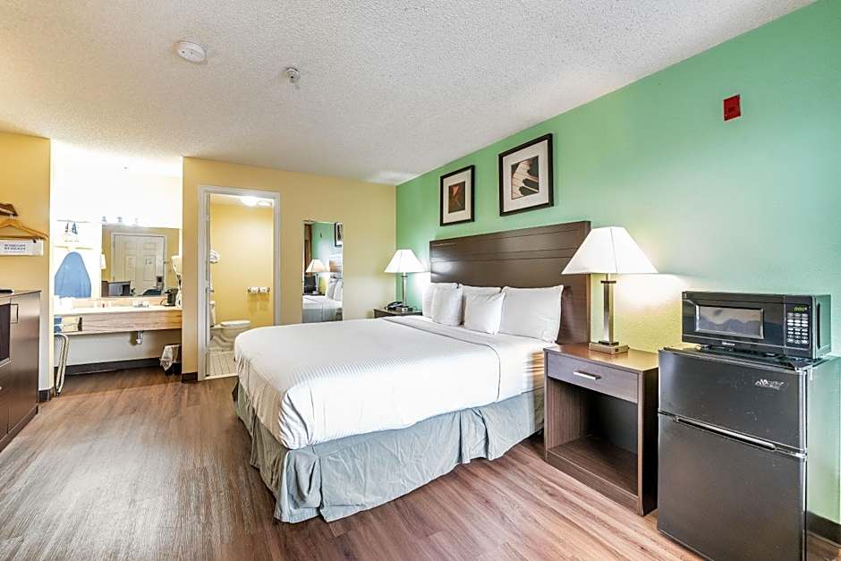 Days Inn by Wyndham Federal Way