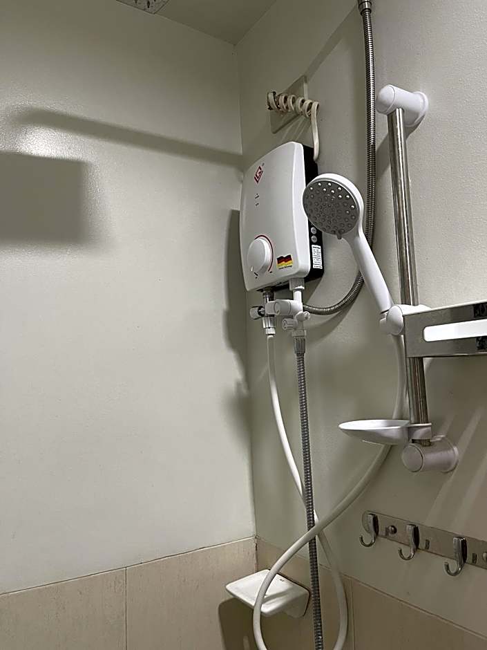 Whole Condo with Pool Great for Staycation