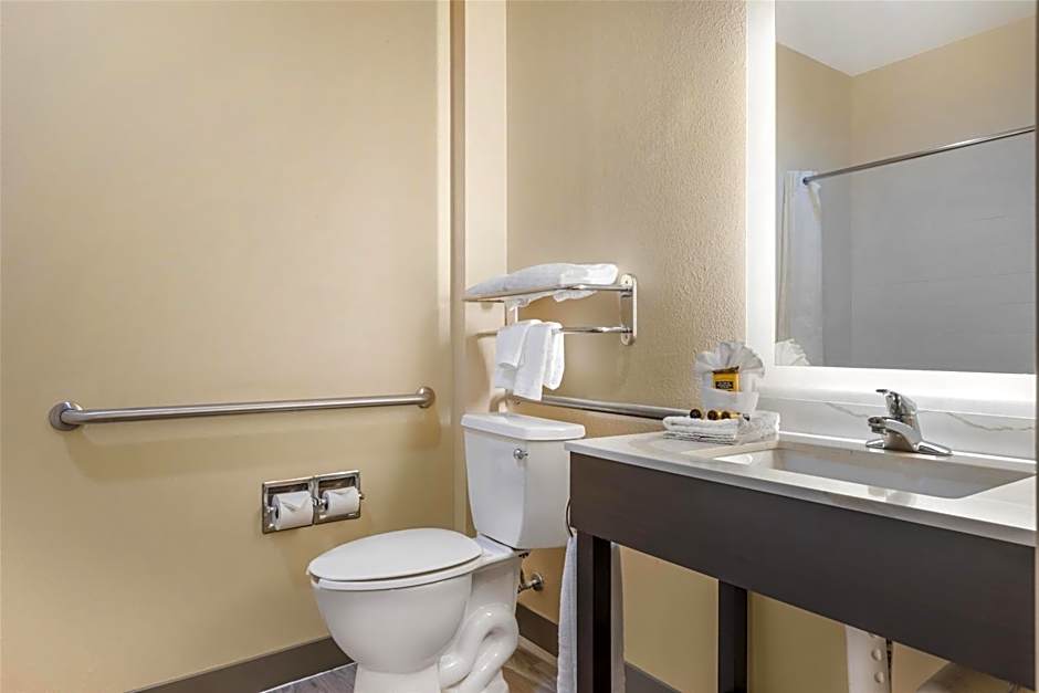 Best Western Plus Monica Royale Inn & Suites