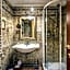 Aurelius Art Gallery Hotel