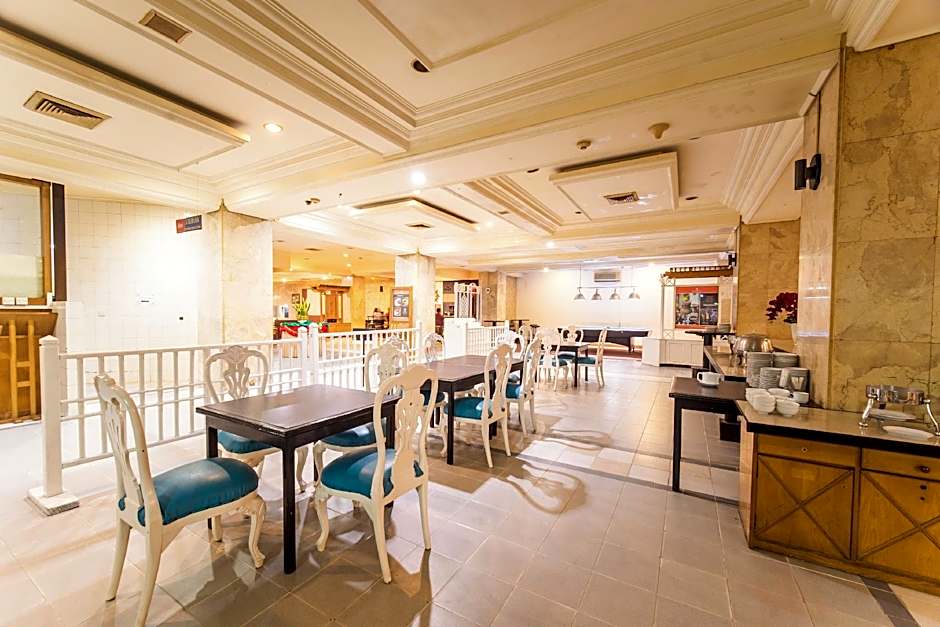 OYO 1735 Adika Bahtera Hotel