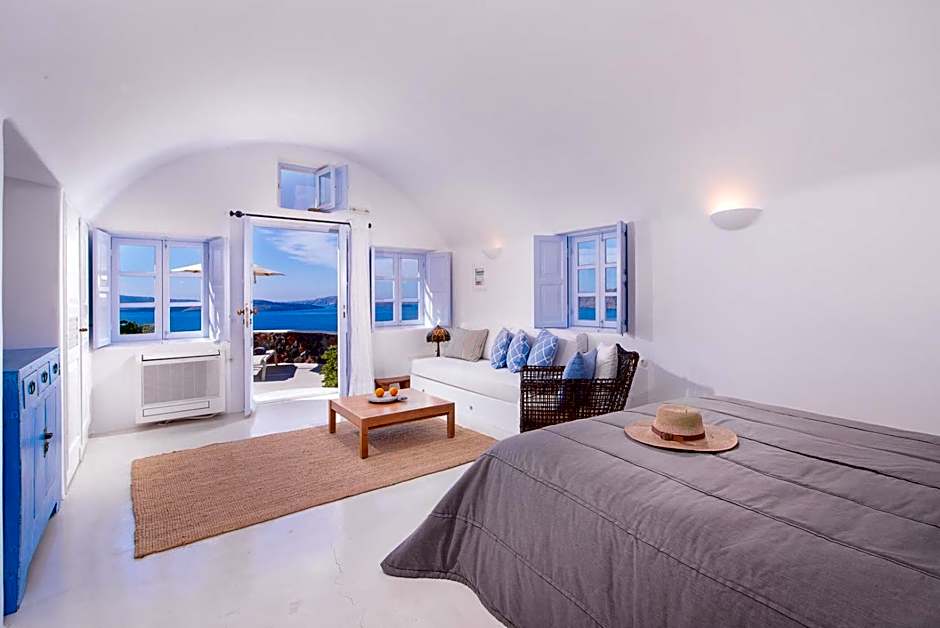 Pezoules of Oia