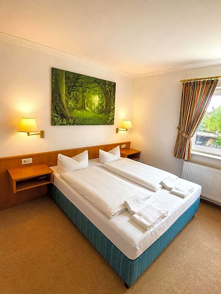 Hotel Alsterquelle 24h Check-in, Free Parking and WiFi