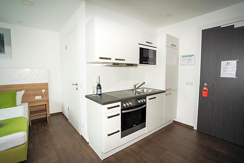 B&B Outlet Hotel - Metzingen - Bad Urach - Free Parking