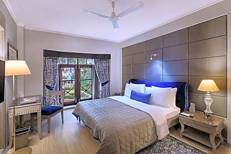 Superior Queen Suite - No View/Non-Smoking