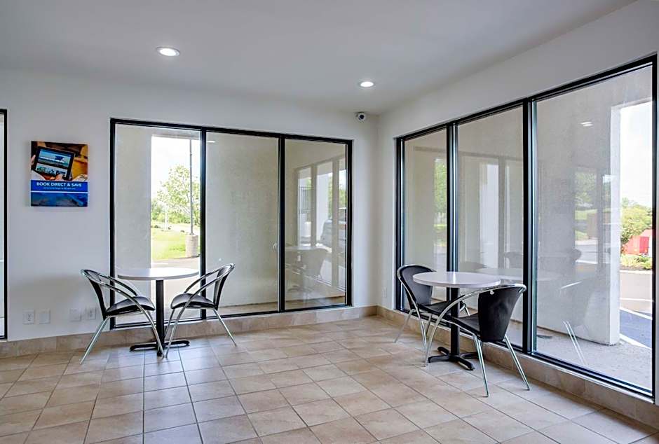 Motel 6-White House, TN