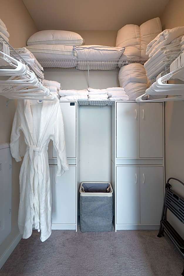 Luxury Furnished Apartments by Hyatus Downtown at Yale