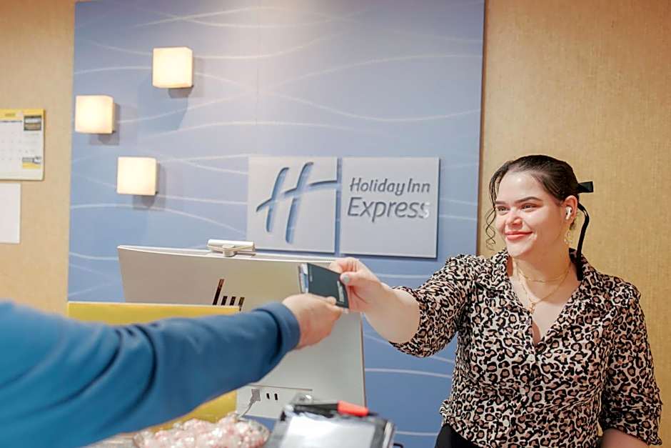 Holiday Inn Express Hotel & Suites Manchester - Airport By IHG