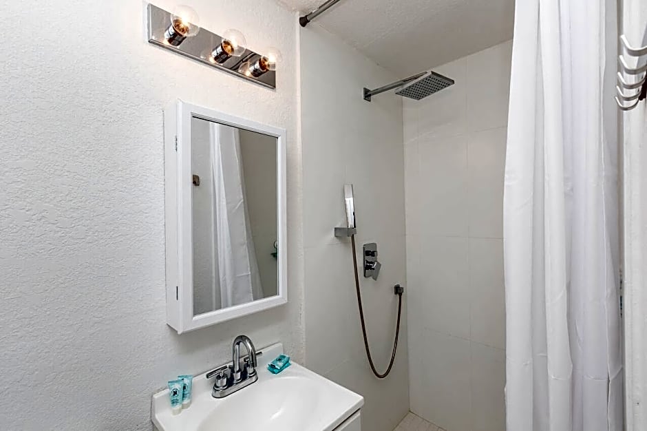 Treehouse Studio Hotel