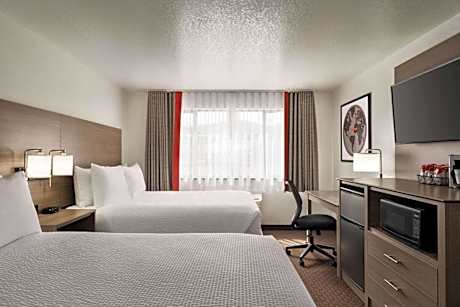 Queen Room with Two Queen Beds - Separate Building/Non-Smoking